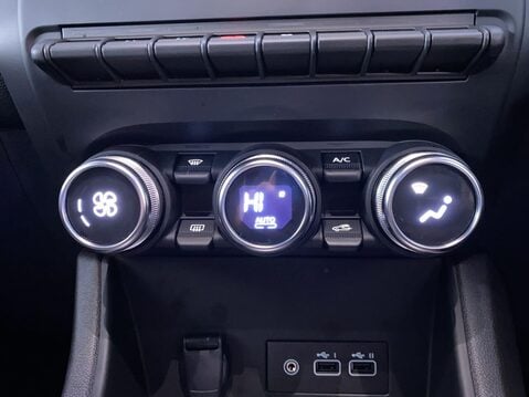 Renault Captur 1.6 E-TECH techno SUV 5dr Petrol Hybrid Auto Euro 6 (s/s) (145 ps) Cruise 31