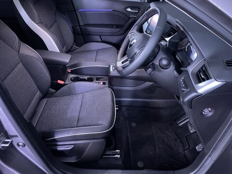 Renault Captur 1.6 E-TECH techno SUV 5dr Petrol Hybrid Auto Euro 6 (s/s) (145 ps) Cruise 15