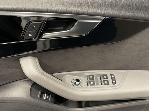 Audi A4 2.0 TDI 35 Black Edition Estate 5dr Diesel S Tronic Euro 6 (s/s) (163 ps) P 25