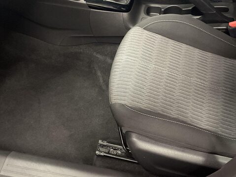 Vauxhall Corsa 1.2 Design Hatchback 5dr Petrol Manual Euro 6 (75 ps) Air Con - Alloy Wheel 17