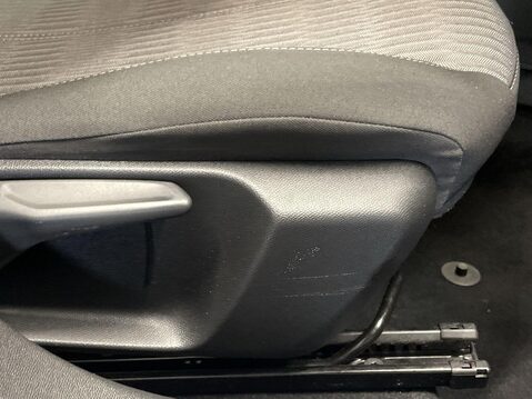 Vauxhall Corsa 1.2 SE Hatchback 5dr Petrol Manual Euro 6 (75 ps) Cruise Control - Service 22