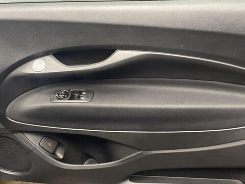 Fiat 500e C 42kWh RED Convertible 2dr Electric Auto (118 ps) Cruise Control - DAB Radi 24