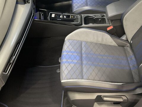 Volkswagen Golf 2.0 TSI R Hatchback 5dr Petrol DSG 4Motion Euro 6 (s/s) (320 ps) Cruise Co 17