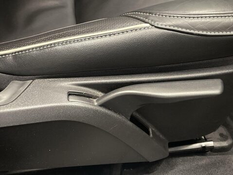 Volvo V40 2.0 T2 GPF R-Design Pro Hatchback 5dr Petrol Manual Euro 6 (s/s) (122 ps) P 24