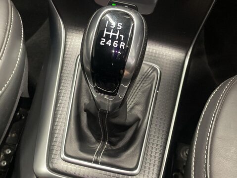 Volvo V40 2.0 T2 GPF R-Design Pro Hatchback 5dr Petrol Manual Euro 6 (s/s) (122 ps) P 20