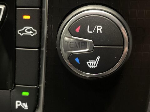 Volvo V40 2.0 T2 GPF R-Design Pro Hatchback 5dr Petrol Manual Euro 6 (s/s) (122 ps) P 23