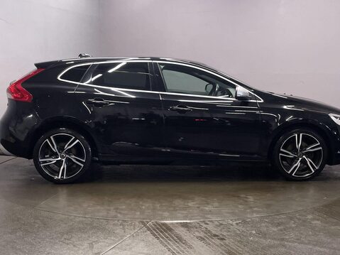 Volvo V40 2.0 T2 GPF R-Design Pro Hatchback 5dr Petrol Manual Euro 6 (s/s) (122 ps) P 9