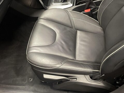 Volvo V40 2.0 T2 GPF R-Design Pro Hatchback 5dr Petrol Manual Euro 6 (s/s) (122 ps) P 17