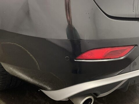 Volvo V40 2.0 T2 GPF R-Design Pro Hatchback 5dr Petrol Manual Euro 6 (s/s) (122 ps) P 14