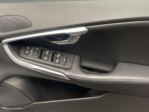 Volvo V40 2.0 T2 GPF R-Design Pro Hatchback 5dr Petrol Manual Euro 6 (s/s) (122 ps) P 25