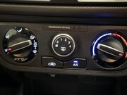 Hyundai i10 1.2 SE Connect Hatchback 5dr Petrol Manual Euro 6 (s/s) (84 ps) Bluetooth - 26