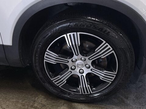 Volvo XC40 2.0 T4 Inscription SUV 5dr Petrol Auto AWD Euro 6 (s/s) (190 ps) Start Stop 12