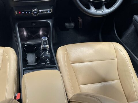 Volvo XC40 2.0 T4 Inscription SUV 5dr Petrol Auto AWD Euro 6 (s/s) (190 ps) Start Stop 15