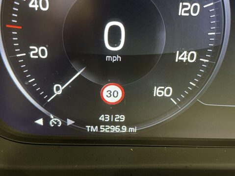 Volvo XC40 2.0 T4 Inscription SUV 5dr Petrol Auto AWD Euro 6 (s/s) (190 ps) Start Stop 25