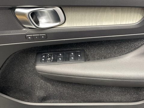 Volvo XC40 2.0 T4 Inscription SUV 5dr Petrol Auto AWD Euro 6 (s/s) (190 ps) Start Stop 24