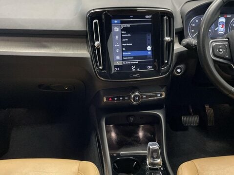 Volvo XC40 2.0 T4 Inscription SUV 5dr Petrol Auto AWD Euro 6 (s/s) (190 ps) Start Stop 16