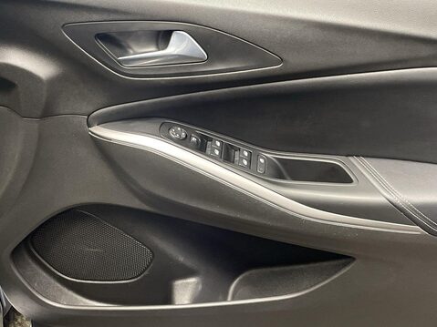 Vauxhall Grandland 1.2 Turbo Elite SUV 5dr Petrol Manual Euro 6 (s/s) (130 ps) Reverse Camera 25