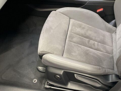 Audi A4 2.0 TDI 30 S line Saloon 4dr Diesel S Tronic Euro 6 (s/s) (136 ps) Cruise 17