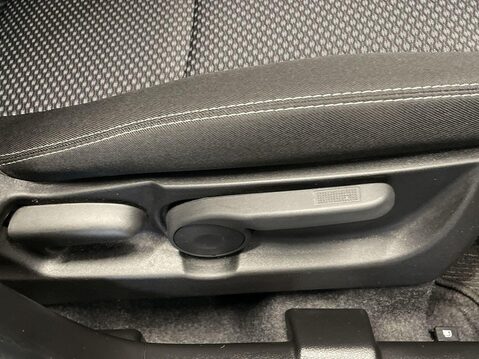 Suzuki Vitara 1.5 SZ-T SUV 5dr Petrol Hybrid AGS Auto Euro 6 (s/s) (115 ps) Cruise Contr 23