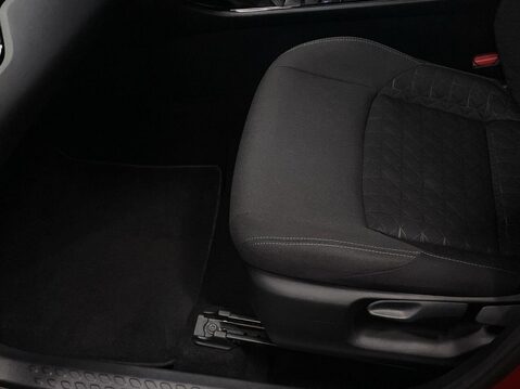 Toyota C-HR 2.0 DESIGN 5d AUTO 181 BHP Cruise Control - DAB Radio 17