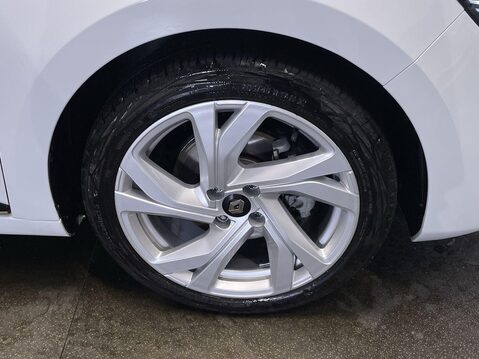 Renault Clio 1.6 E-TECH E-Tech engineered Hatchback 5dr Petrol Hybrid Auto Euro 6 (s/s) 12