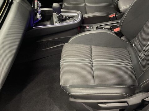 Renault Clio 1.6 E-TECH E-Tech engineered Hatchback 5dr Petrol Hybrid Auto Euro 6 (s/s) 17