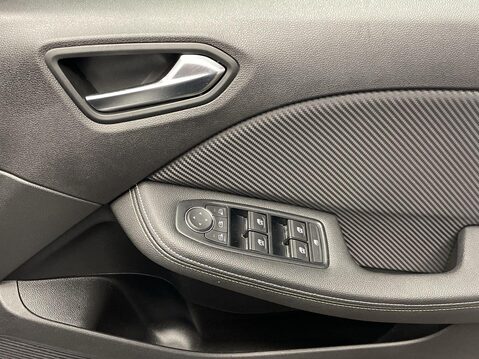 Renault Clio 1.6 E-TECH E-Tech engineered Hatchback 5dr Petrol Hybrid Auto Euro 6 (s/s) 24