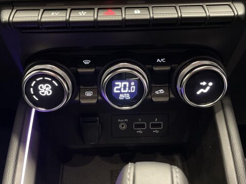 Renault Clio 1.6 E-TECH E-Tech engineered Hatchback 5dr Petrol Hybrid Auto Euro 6 (s/s) 27