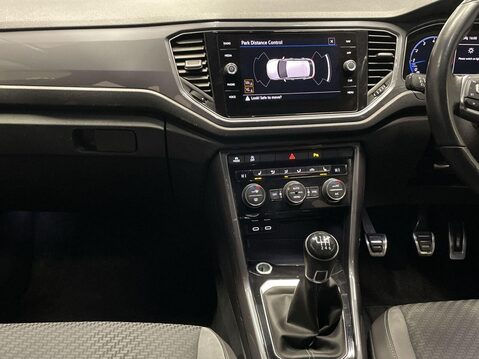 Volkswagen T-Roc 1.5 R-LINE TSI EVO 5d 148 BHP Air Con - Bluetooth - Alloys 16