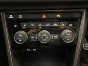 Volkswagen T-Roc 1.5 R-LINE TSI EVO 5d 148 BHP Air Con - Bluetooth - Alloys 28