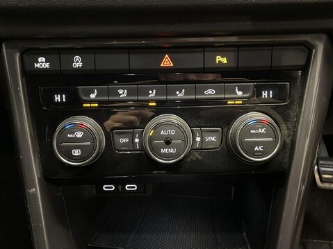 Volkswagen T-Roc 1.5 R-LINE TSI EVO 5d 148 BHP Air Con - Bluetooth - Alloys 28