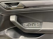 Volkswagen T-Roc 1.5 R-LINE TSI EVO 5d 148 BHP Air Con - Bluetooth - Alloys 25