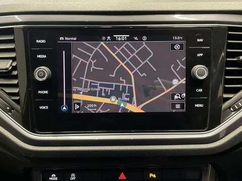 Volkswagen T-Roc 1.5 R-LINE TSI EVO 5d 148 BHP Air Con - Bluetooth - Alloys 19