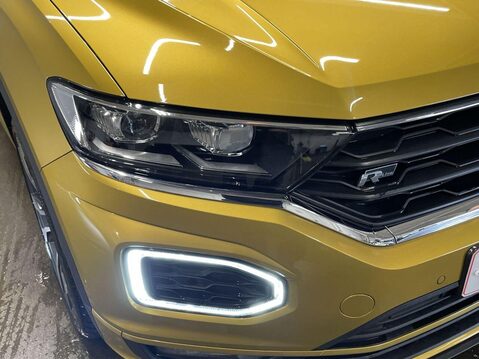 Volkswagen T-Roc 1.5 R-LINE TSI EVO 5d 148 BHP Air Con - Bluetooth - Alloys 22