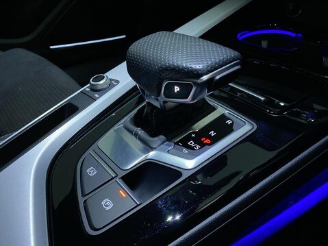 Audi A4 2.0 TFSI 40 S line Estate 5dr Petrol S Tronic Euro 6 (s/s) (204 ps) Cruise 21