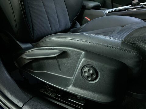 Audi A4 2.0 TFSI 40 S line Estate 5dr Petrol S Tronic Euro 6 (s/s) (204 ps) Cruise 26