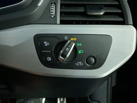 Audi A4 2.0 TFSI 40 S line Estate 5dr Petrol S Tronic Euro 6 (s/s) (204 ps) Cruise 23