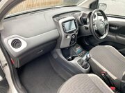 Toyota Aygo 1.0 VVT-i x-play Hatchback 5dr Petrol Manual Euro 6 (71 ps) Air Con - Blue 7