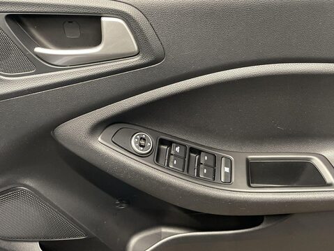 Hyundai i20 1.2 SE Launch Edition Hatchback 5dr Petrol Manual Euro 6 (s/s) (84 ps) Park 23