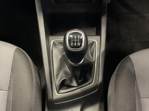 Hyundai i20 1.2 SE Launch Edition Hatchback 5dr Petrol Manual Euro 6 (s/s) (84 ps) Park 19