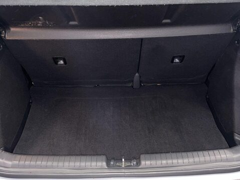 Hyundai i20 1.2 SE Launch Edition Hatchback 5dr Petrol Manual Euro 6 (s/s) (84 ps) Park 13