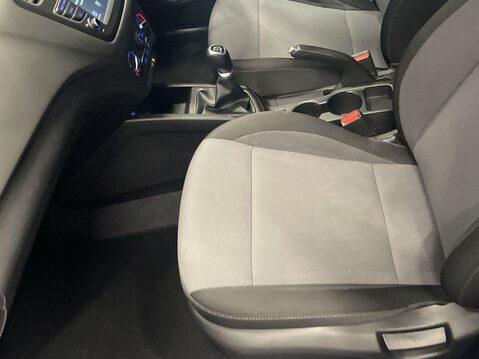 Hyundai i20 1.2 SE Launch Edition Hatchback 5dr Petrol Manual Euro 6 (s/s) (84 ps) Park 17