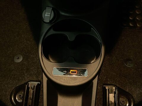 Fiat 500 1.0 MHEV Pop Hatchback 3dr Petrol Manual Euro 6 (s/s) (70 bhp) Air Con - B 25