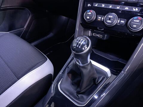 Volkswagen T-Roc 1.5 TSI EVO SEL SUV 5dr Petrol Manual Euro 6 (s/s) (150 ps) Cruise Control 21