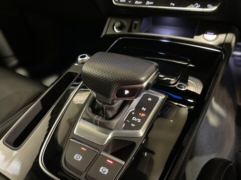 Audi Q5 2.0 TDI 40 Edition 1 SUV 5dr Diesel S Tronic quattro Euro 6 (s/s) (204 ps) 18