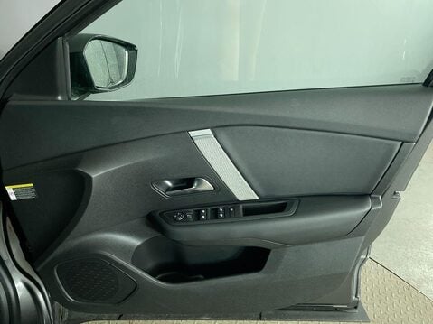 Citroen C4 1.2 PureTech Shine Plus Hatchback 5dr Petrol EAT8 Euro 6 (s/s) (130 ps) Cr 27