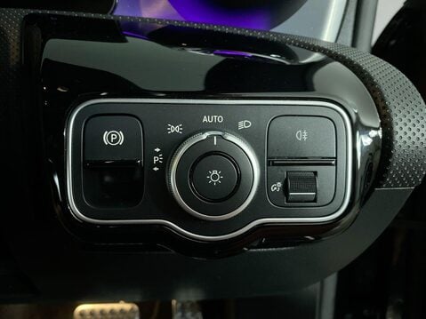 Mercedes-Benz CLA Class 1.3 CLA200h MHEV AMG Line (Executive) Coupe 4dr Petrol Hybrid 7G-DCT Euro 6 23