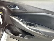 Vauxhall Grandland 1.2 Turbo Ultimate SUV 5dr Petrol Auto Euro 6 (s/s) (130 ps) Parking Sensor 7