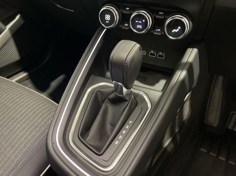 Renault Clio 1.6 E-TECH techno Hatchback 5dr Petrol Hybrid Auto Euro 6 (s/s) (145 ps) C 12