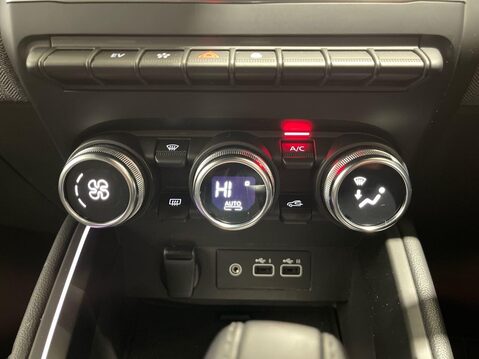 Renault Clio 1.6 E-TECH techno Hatchback 5dr Petrol Hybrid Auto Euro 6 (s/s) (145 ps) C 8